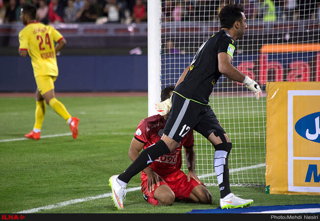 مسابقه فوتبال بین دوتیم پرسپولیس تهران و نفت تهران