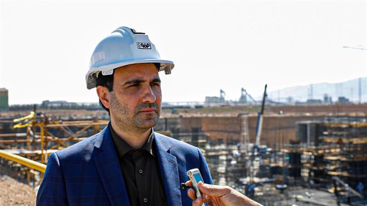 آنچه که در بازدید از فولاد مبارکه مشاهده کردم همگی در راستای فرمایشات مقام معظم رهبری است
