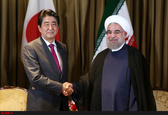 روحانی: گسترش روابط تهران - توکیو و اجرای سریعتر توافقات فیمابین/ آبه: توکیو به تلاش برای کاهش تنش در منطقه ادامه می‌دهیم