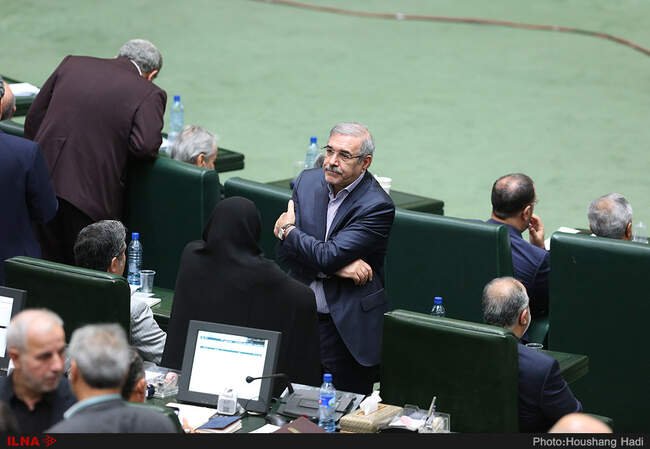 از خوش‌وبش نمایندگان با وزرا تا تجمع در جایگاه هیات رئیسه