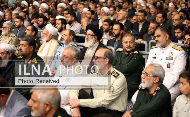 دیدار جمعی از مردم، مسئولان و مهمانان کنفرانس وحدت اسلامی با مقام مع