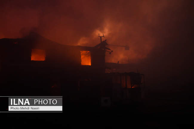 آتش‌سوزی در بارانداز ۱۲ هزار متری در شوش 