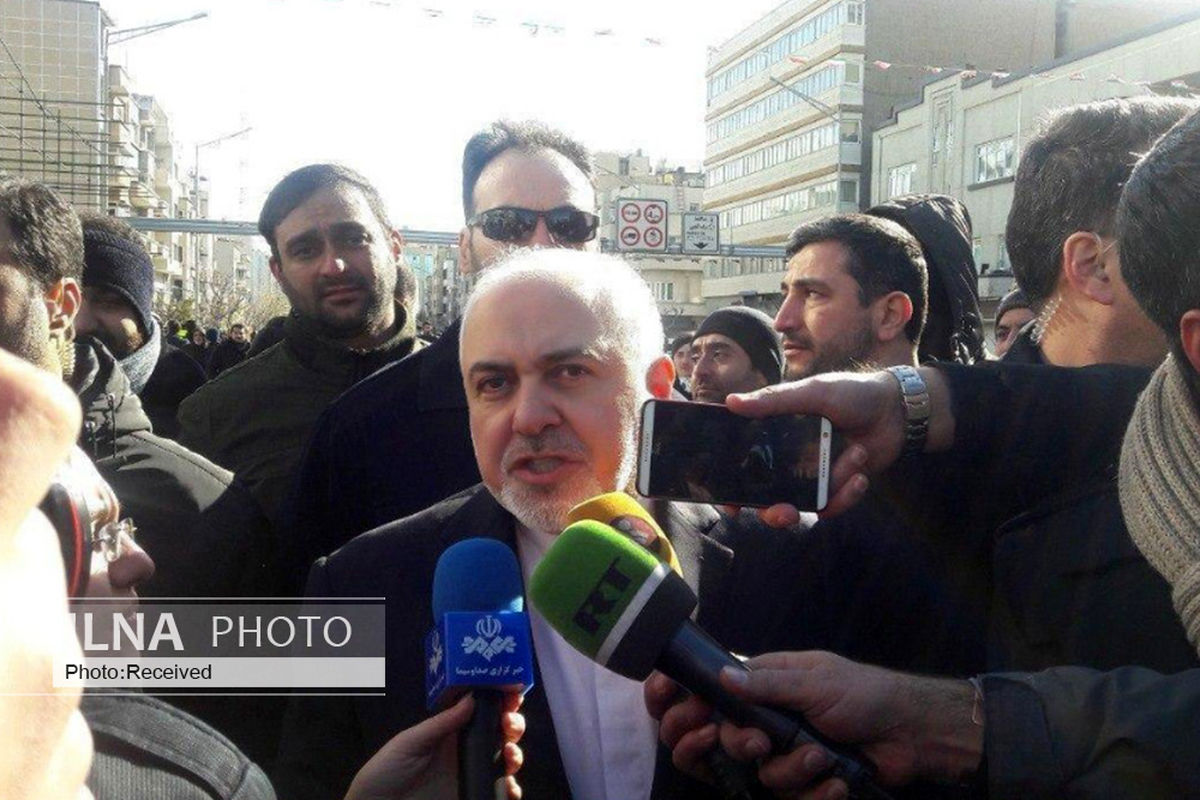 مسائل منطقه‌ای، جنایت‌های آمریکا و هماهنگی برای سفر الکاظمی به ایران، محور دیدارهای امروز ظریف در عراق