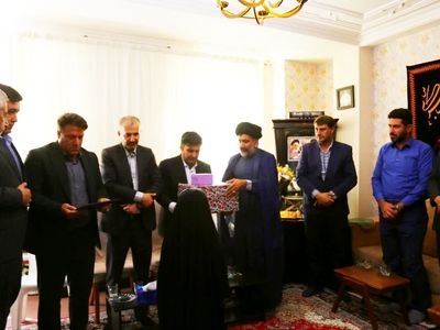 دختران شهدای جنگ رمضان در شهر صدرا تکریم شدند
