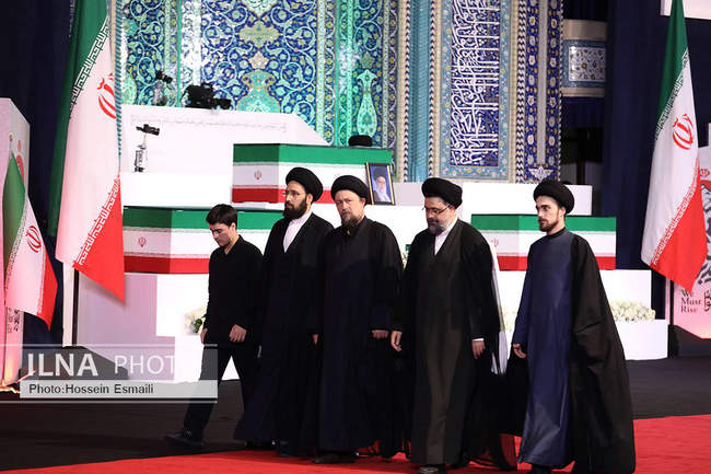 ادای احترام سران قوا و مسئولان نظام به پیکر آقای شهید ایران