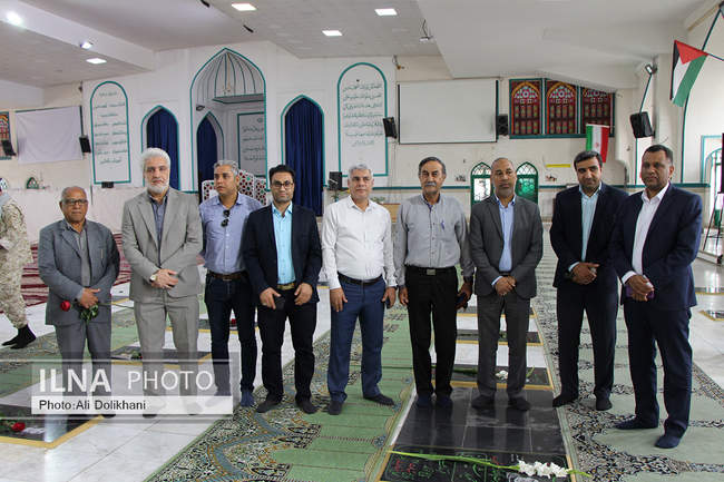 غبار روبی گلزار شهدا به مناسبت آغاز هفته کارگر در بندرعباس