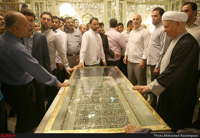 حضور آیت الله هاشمی رفسنجانی در حرم حضرت علی بن موسی الرضا (ع)