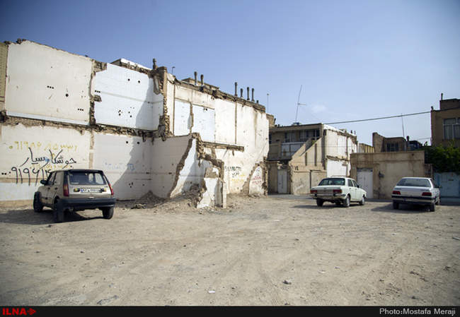 وضعیت نابسامان خانه های کلنگی شهرداری در خیابان فاطمی (دورشهر) قم