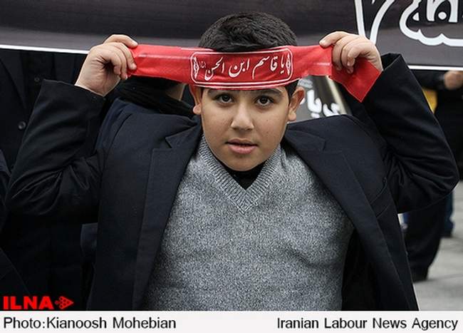 تجمع بزرگ دانش آموزان عاشورایی در میدان امام حسین(ع)