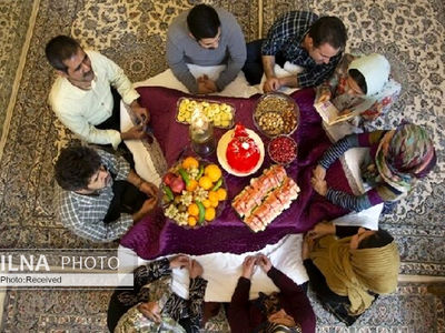 بالای ۶۰ درصد انتقال‌ کرونا در جمع‌های خانوادگی است/ شب یلدا در خانه بمانید