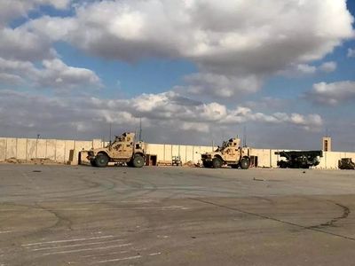 حمله راکتی به پایگاه عین الاسد 