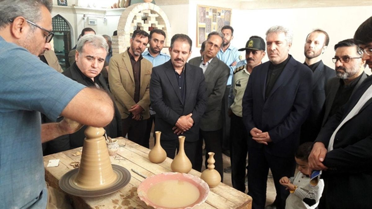 تأکید مونسان بر تسهیل در فروش آثار تولیدی مرکز هنرهای سنتی کاشان