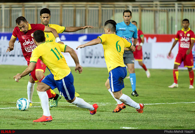 مسابقه فوتبال بین دوتیم نفت تهران و صنعت نفت آبادان