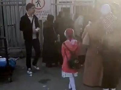 ویدیویی از بازگشت آوارگان سوری از ترکیه به کشورشان/اینجا گذرگاه مرزی ترکیه و سوریه است