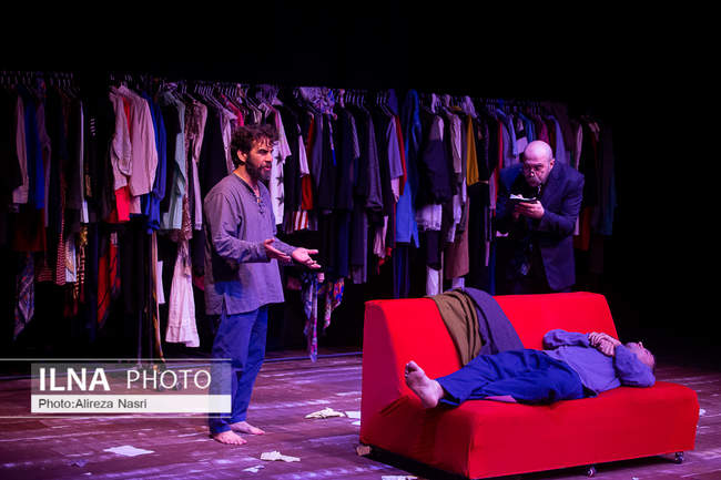 نمایش «موش‌ها و آدم‌ها» در تئاتر شهر قزوین 