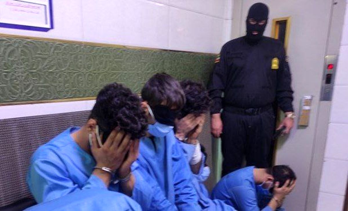 بازسازی صحنه جرم تیراندازی با کلاشینکف به مرکز درمانی محله خانی‌آباد
