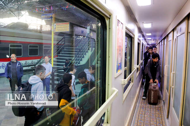 عزاداری شهادت حضرت زهرا(س) در قطار زائران رضوی