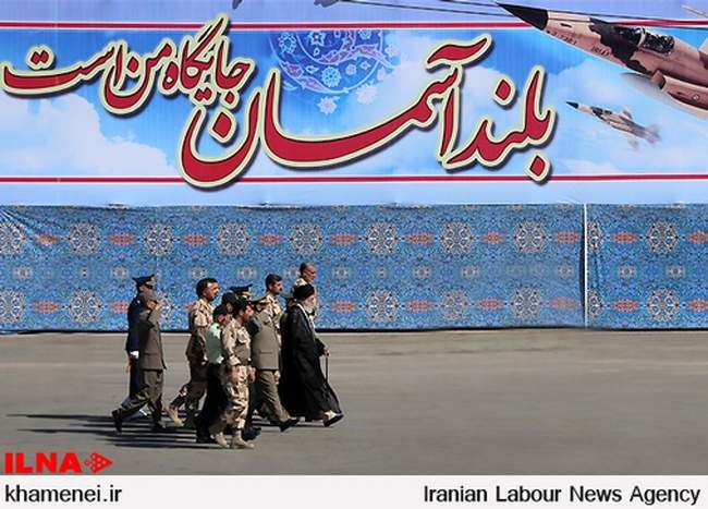 مراسم دانش‌آموختگی دانشجویان ارتش در دانشگاه ستاری