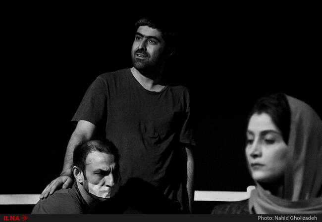 نمایش سندرم پای بیقرار در مشهد به روی صحنه رفت