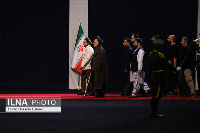 ادای احترام سران قوا و مسئولان نظام به پیکر آقای شهید ایران