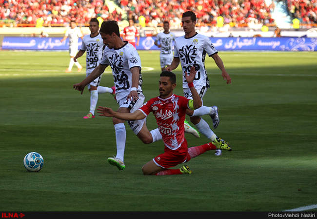 دیدار تیم های فوتبال پرسپولیس تهران و راه آهن تهران/2