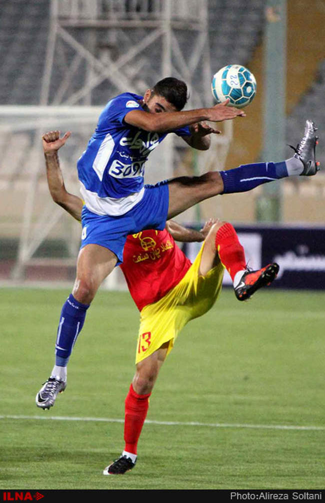 دیدار تیم های استقلال و نفت تهران