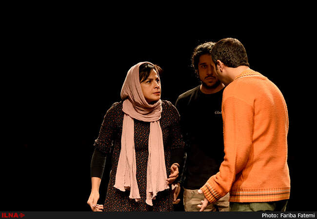 نمایش بهمن به نویسندگی و کارگردانی افروز فروزند
