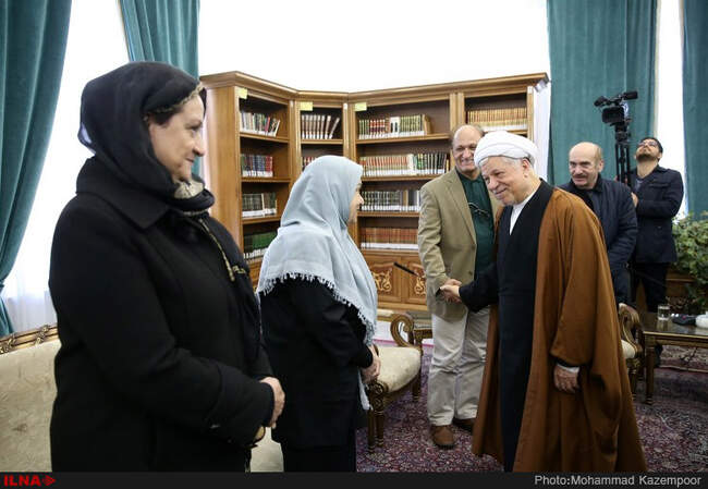 دیدار هنرمندان با آیت الله هاشمی