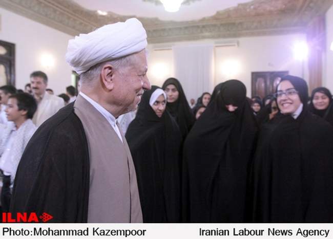 افطار نونهالان با آیت الله هاشمی رفسنجانی