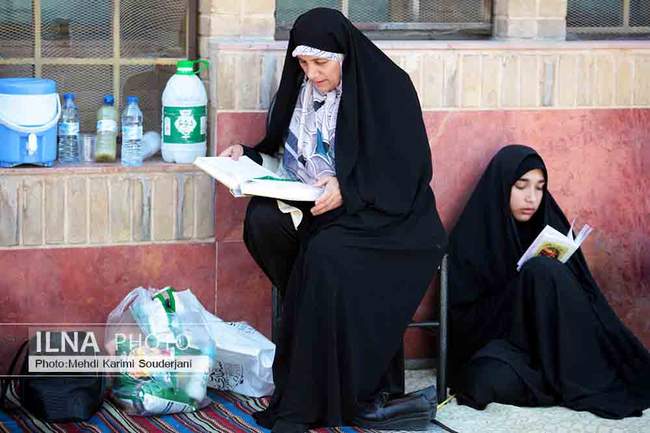 مراسم دعای عرفه در گلستان شهدای اصفهان