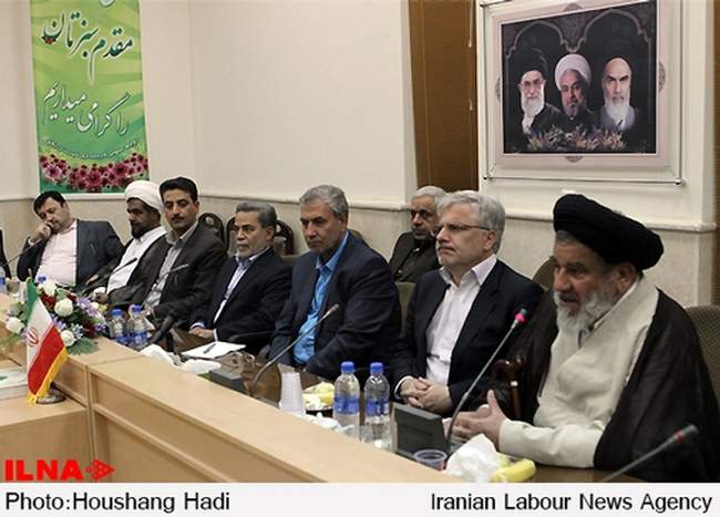 دیدار وزیر کار تعاون و رفاه اجتماعی با کارگران معدن سنگ آهن مرکزی باف