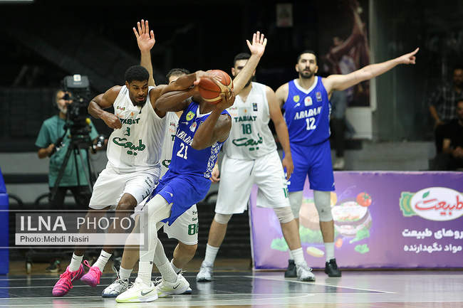 دیدار تیم های بسکتبال طبیعت اسلامشهر و پالایش نفت آبادان