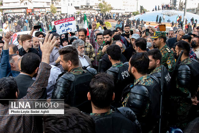 راهپیمایی مردم تهران در محکومیت حمله تروریستی به حرم مطهر احمدبن موس