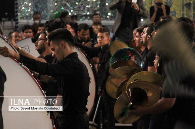 عزاداری مردم آران‌و‌بیدگل شب تاسوعای حسینی در حرم محمد‌‌ هلال‌ بن