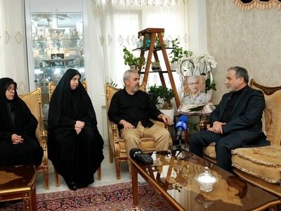 دیدار عراقچی با خانواده شهید باقری