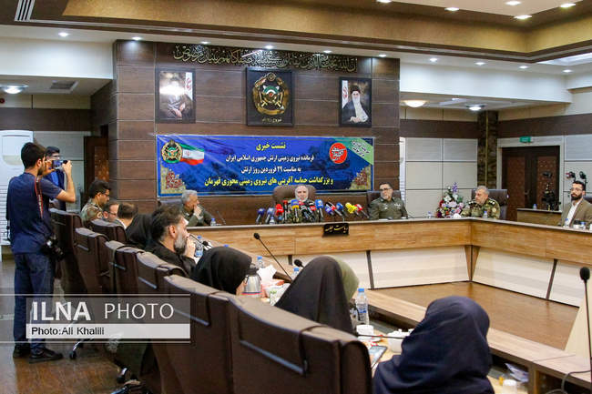 نشست خبری فرمانده نزاجا به مناسبت روز ارتش