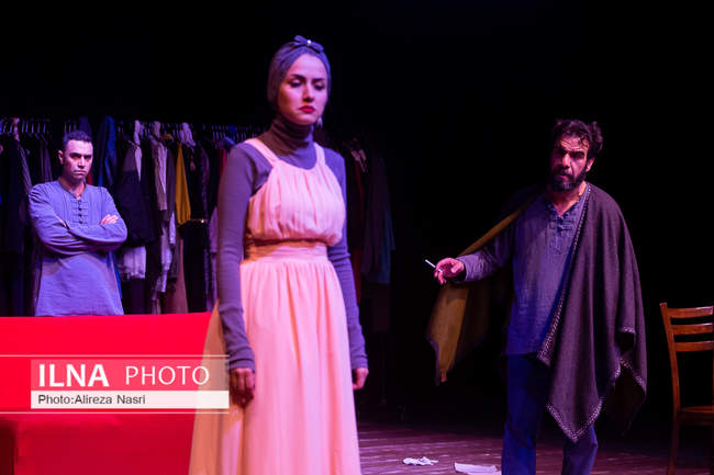 نمایش «موش‌ها و آدم‌ها» در تئاتر شهر قزوین 