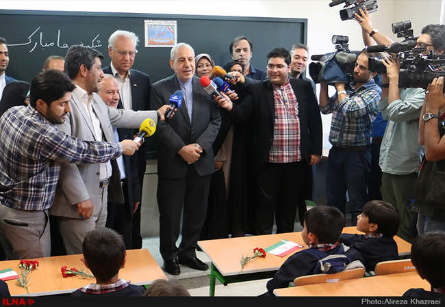  مراسم جشن شکوفه‌ها با حضور علی‌اصغر فانی وزیر آموزش و پرورش