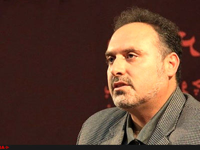 سیاسیون به اعتبار صاحبان قلم نیازمندند تا به قدرت خود مشروعیت بدهند