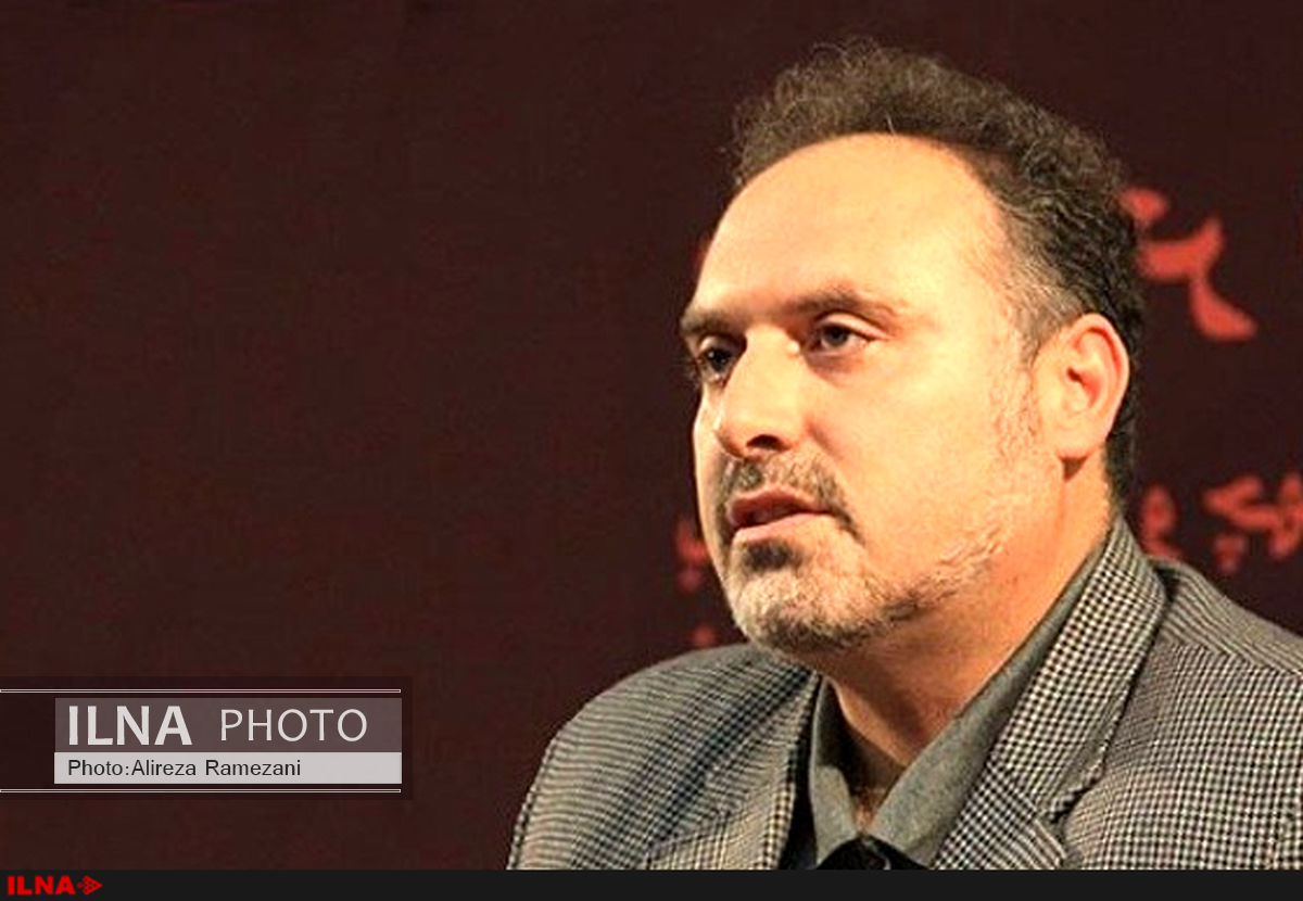 سیاسیون به اعتبار صاحبان قلم نیازمندند تا به قدرت خود مشروعیت بدهند
