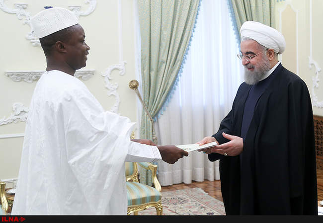 تقدیم استوارنامه سفیران 6 کشور به رئیس جمهوری