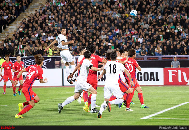 مسابقه فوتبال بین دوتیم ایران و کره جنوبی