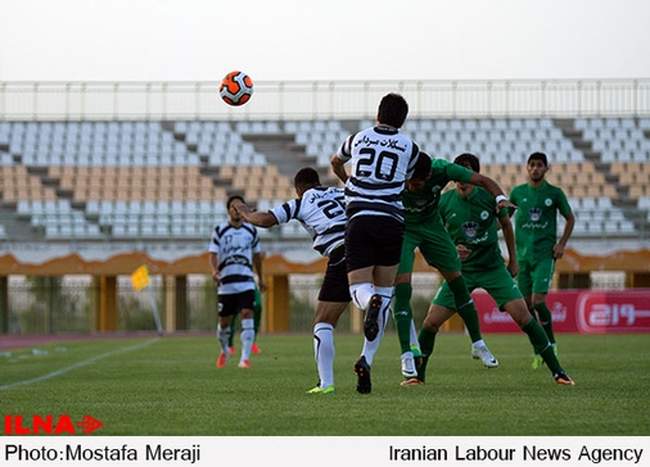 بازی فوتبال صبا قم و ذوب آهن اصفهان