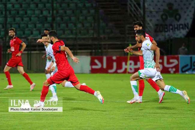 دیدار تیمهای فوتبال  پرسپولیس‌تهران و ذوب آهن اصفهان