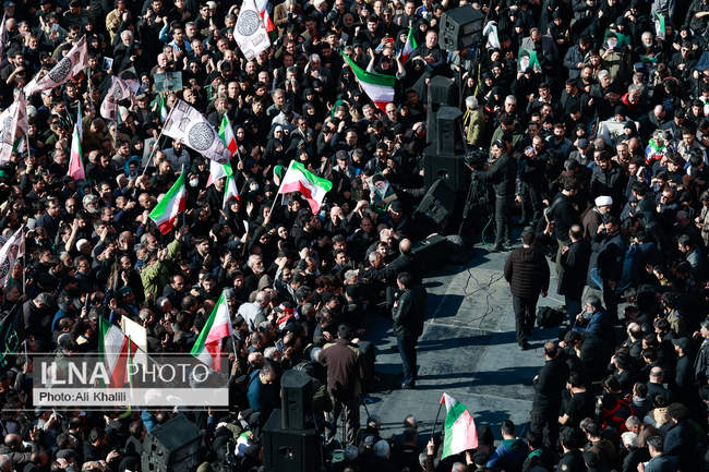 تجمع سوگواران رهبر شهید انقلاب در میدان انقلاب / ٢ 