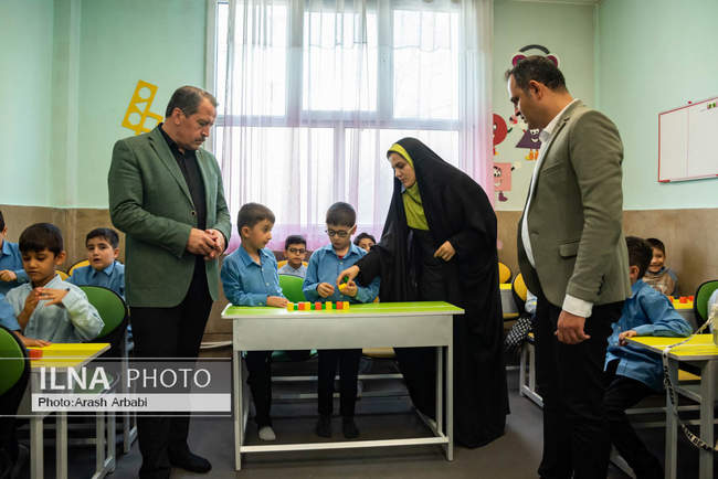 بازدید رییس کنفدراسیون اتحادیه کارمندان بخش عمومی ترکیه از دبستان ا