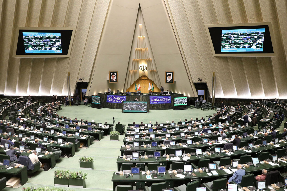  بنیاد مسکن انقلاب اسلامی و شهرداری‌ها با اقساط ۱۰ ساله به باشگاه‌ها زمین اختصاص می‌دهند