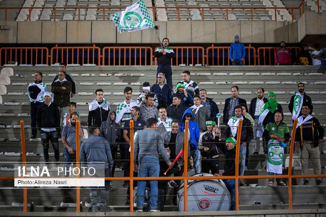 دیدار تیم‌های فوتبال شمس آذر قزوین و ذوب آهن اصفهان