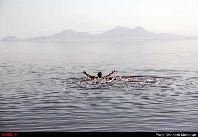 دریاچه ارومیه ، بزرگ‌ترین دریاچهٔ آب شور در خاورمیانه