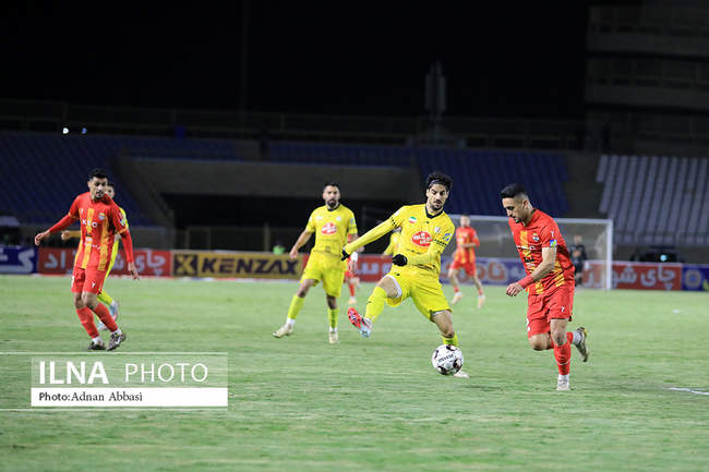 دیدار تیم فجرشهیدسپاسی شیراز و استقلال خوزستان